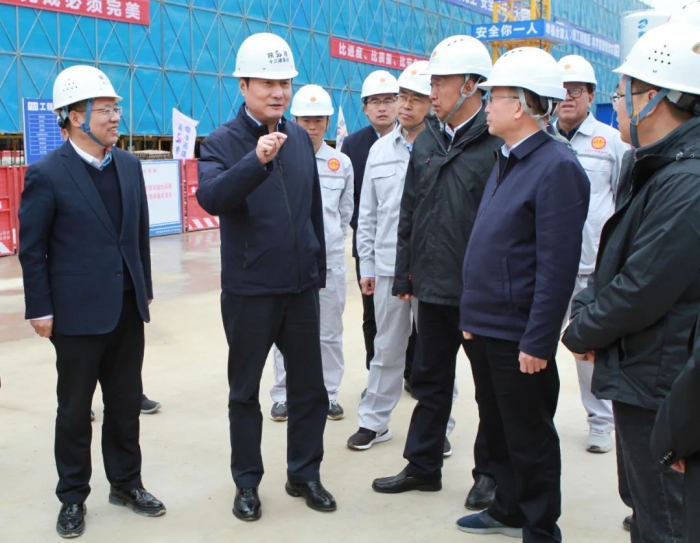 省人大常委會(huì)副主任、省...